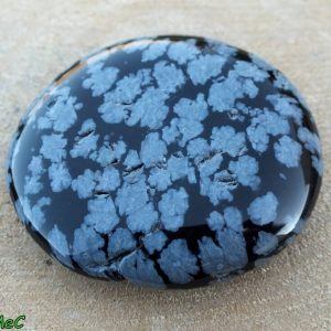 Obsidienne floconneuse galet