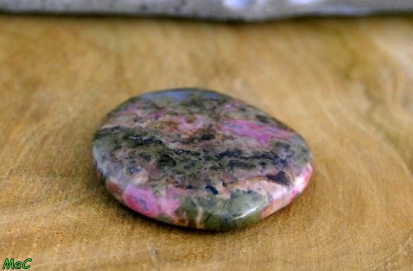 Rhodonite galet minéraux et cristaux