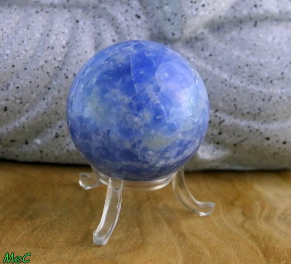 Sphère calcite bleue minéraux et cristaux