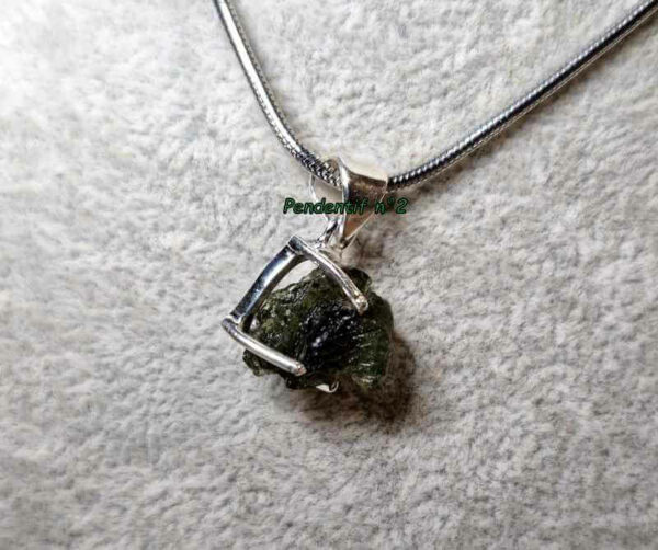 Pendentif moldavite 2 199€ Minéraux et Cristaux