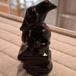 Minéraux et Cristaux Corbeau TDM obsidienne noire Minéraux et Cristaux