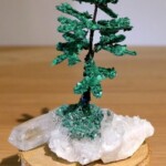 Sapin malachite sur cristal de roche Minéraux et Cristaux Sapin malachite sur cristal de roche Minéraux et Cristaux