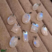 Pendentifs pierre de lune Minéraux et Cristaux Pendentifs pierre de lune Minéraux et Cristaux