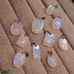 Pendentifs pierre de lune Minéraux et Cristaux Pendentifs pierre de lune Minéraux et Cristaux