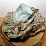 Aigue marine sur mica Aigue marine sur mica Minéraux et Cristaux DV