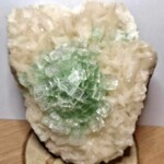Apophyllite verte sur stilbite Apophyllite verte sur stilbite Minéraux et Cristaux DV
