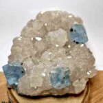 Fluorine bleue sur cristal de roche Fluorine bleue sur cristal de roche Minéraux et Cristaux DV