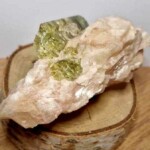 Apatite verte sur baryte Apatite verte sur baryte 2 Minéraux et Cristaux DV