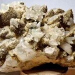 Calcite claire avec pyrite Minéraux et Cristaux Calcite claire avec pyrite Minéraux et Cristaux