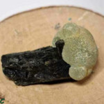 Petite préhnite sur épidote Minéraux et Cristaux Petite préhnite sur épidote Minéraux et Cristaux